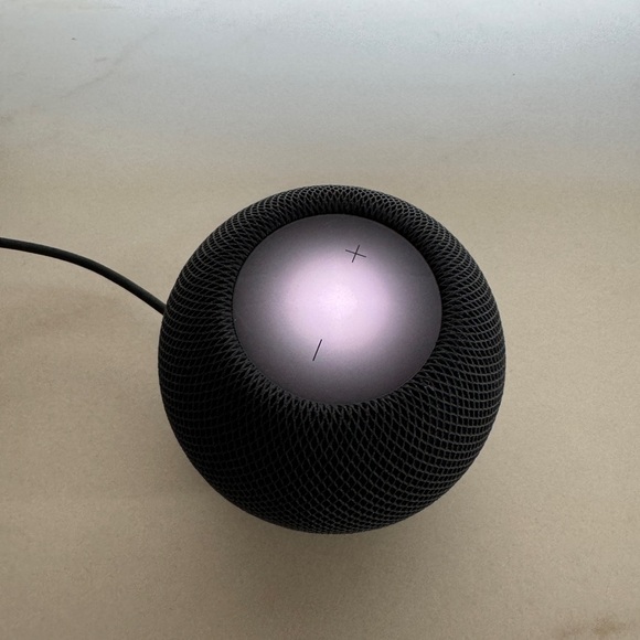 3 Apple HomePod Minis